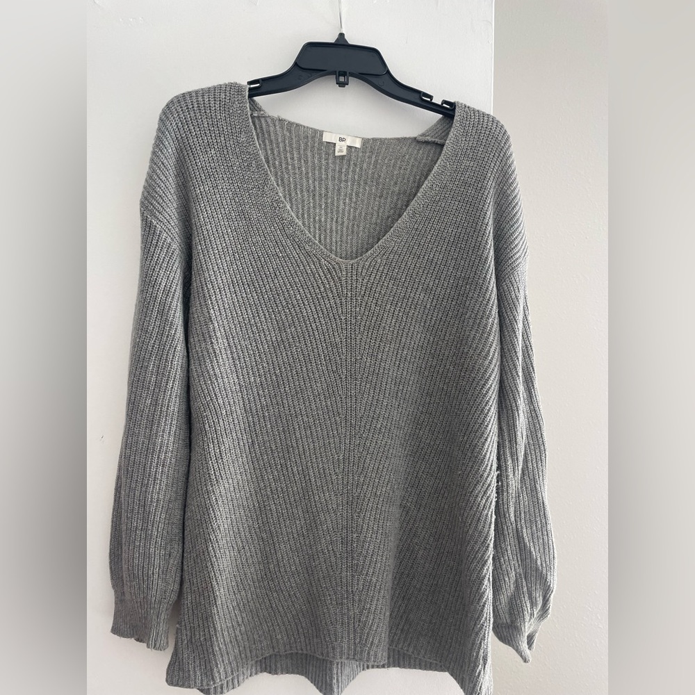 V neck gray sweater
